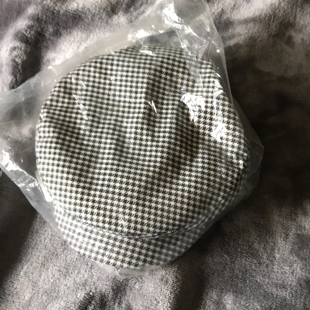 Houndstooth cap